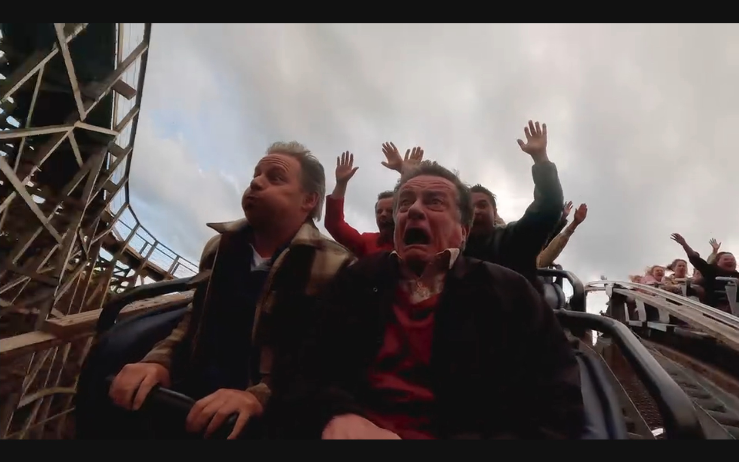 Veel acteerwerk vereiste dit achtbaanritje vast niet...